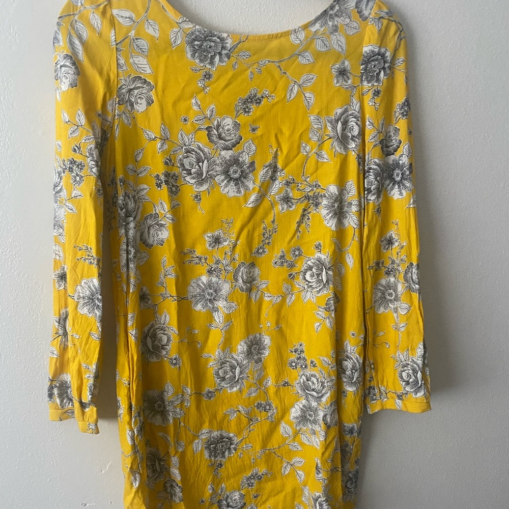 Yellow Floral Shift Dress. It has pockets!